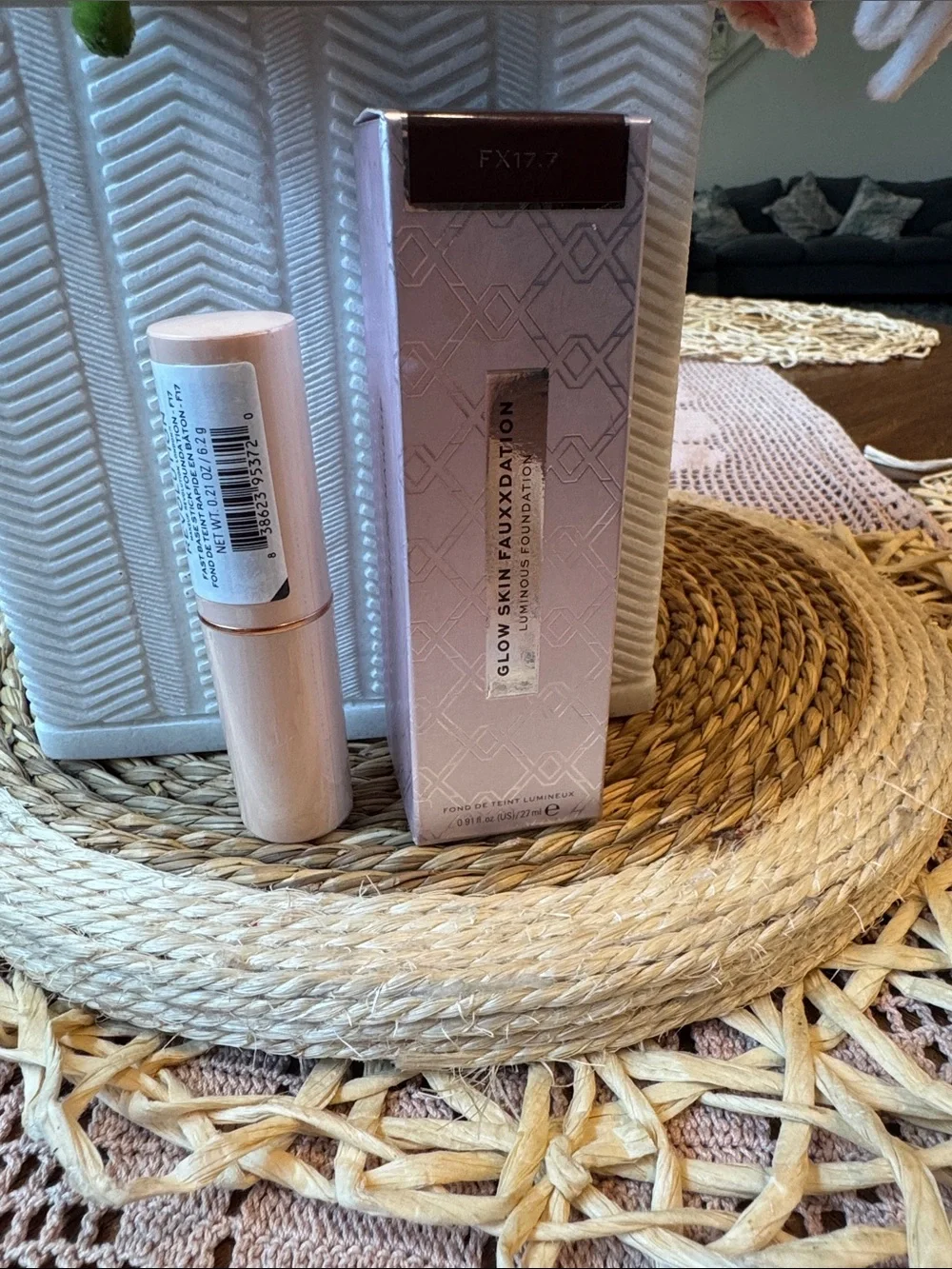 Revolution Glow Skin FauxxDation Liquid Stick -F17